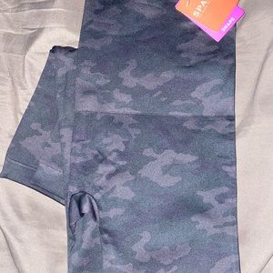 SPANX BLACK CAMO SEAMLESS LOOK AT ME NOW LEGGINGS